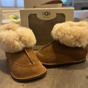 UGG infant booties Small Chestnut